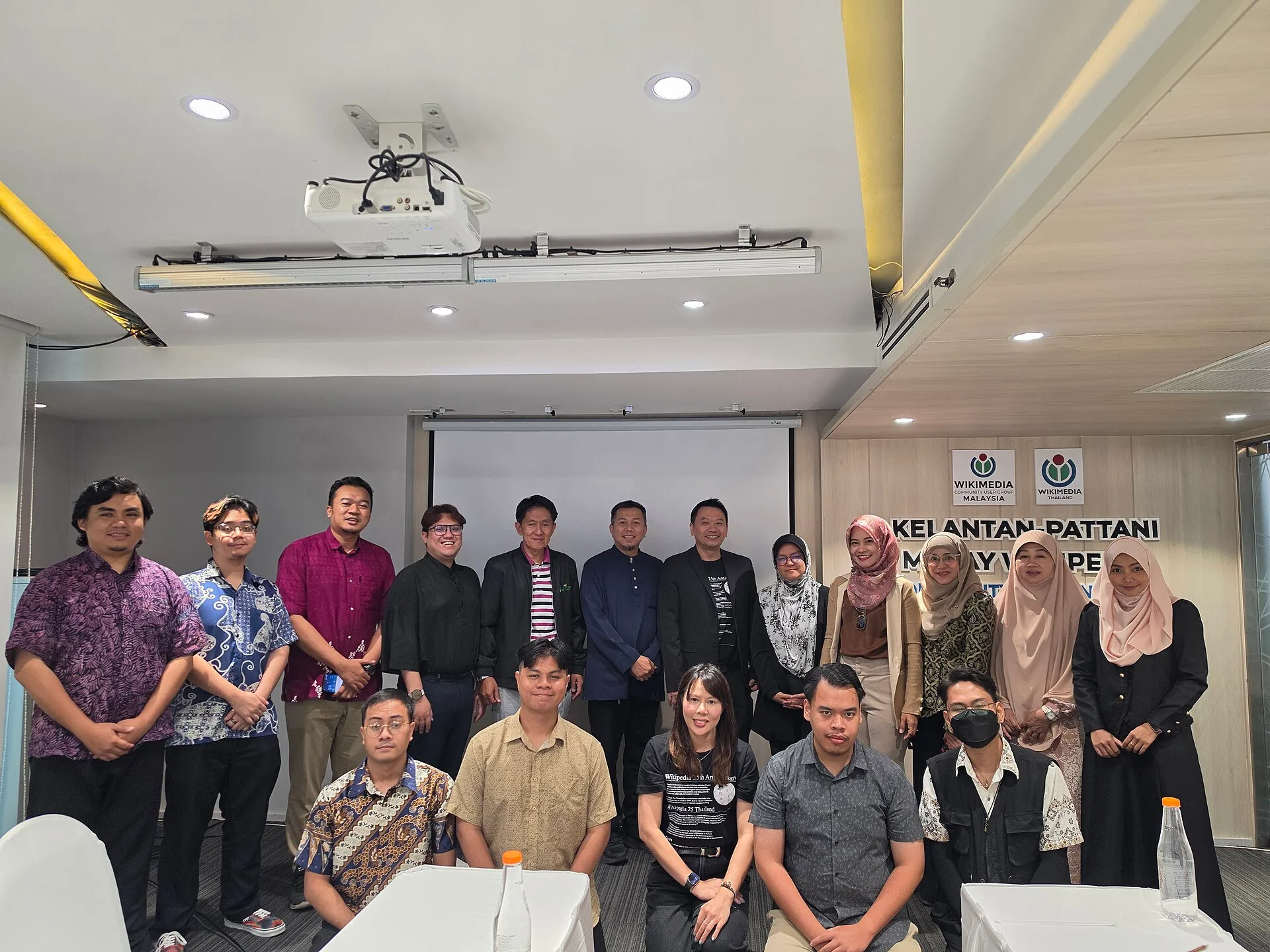 Group Photo of Kelantan-Pattani Malay Wikipedia Community Meeting 2026. What actually grows a loyal audience inside a membership community?