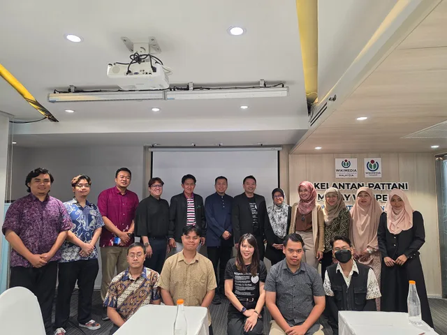 Group Photo of Kelantan-Pattani Malay Wikipedia Community Meeting 2026. What actually grows a loyal audience inside a membership community?