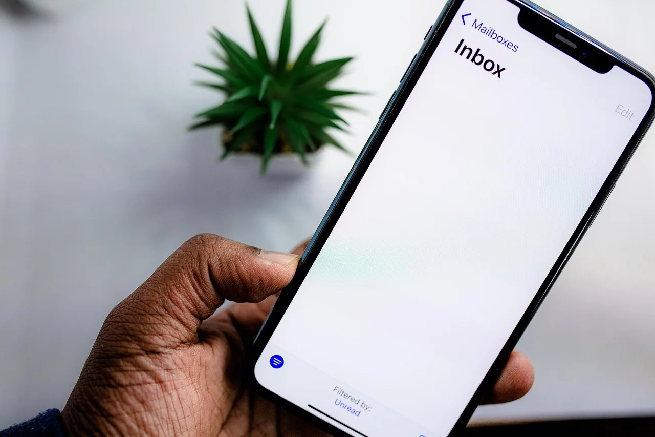 smartphone, hand, inbox, empty, mailbox, digital, mobile phone, screen, lcd, inbox, inbox, inbox, inbox, inbox, lcd. How to Write a Membership Renewal Email Sequence That Reduces Churn